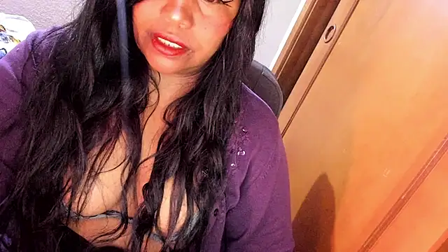 Snapshot of ebonycamelia chatting on 05-26-26, 11:56 ebonycamelia online show from 05-26-26, 11:56