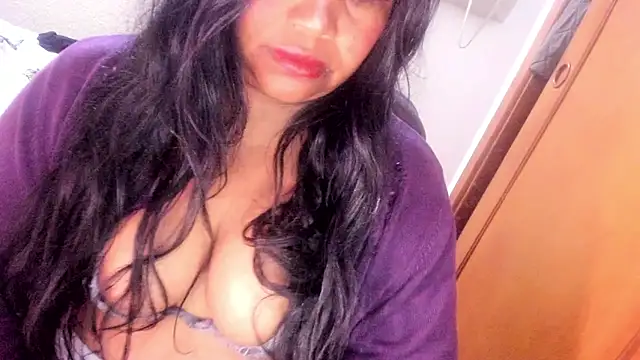 Snapshot of ebonycamelia chatting on 05-28-26, 08:06 ebonycamelia online show from 05-28-26, 08:06