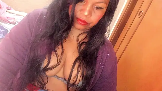 Snapshot of ebonycamelia chatting on 06-08-26, 05:24 ebonycamelia online show from 06-08-26, 05:24
