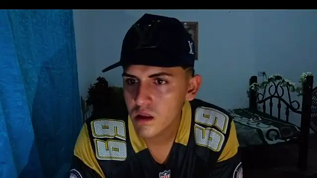 Snapshot of yan-l18 chatting on 11-20-25, 02:56 yan-l18 online show from 11-20-25, 02:56