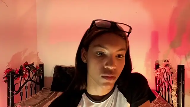 Snapshot of ginebra-n18 chatting on 11-25-25, 12:43 ginebra-n18 online show from 11-25-25, 12:43