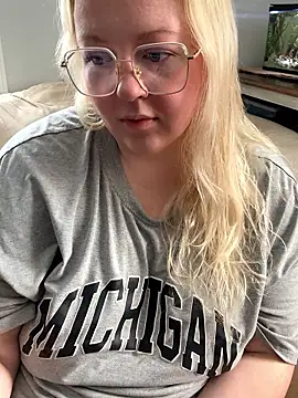 Snapshot of Kennaknox chatting on 01-11-26, 04:34 Kennaknox online show from 01-11-26, 04:34