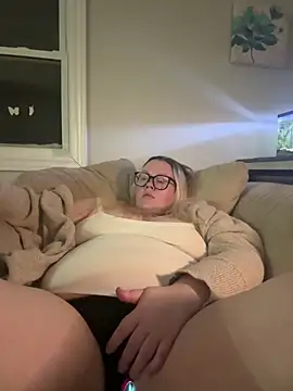 Snapshot of Kennaknox chatting on 02-08-26, 02:37 Kennaknox online show from 02-08-26, 02:37