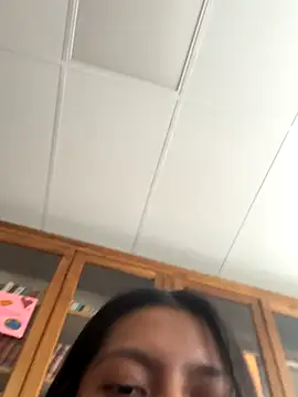 Snapshot of jadeeguti chatting on 11-19-25, 11:10 jadeeguti online show from 11-19-25, 11:10