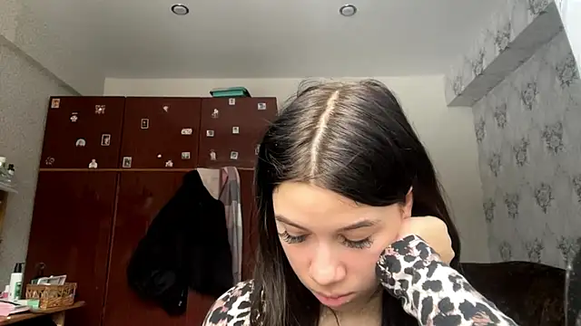 DebbiGoodknight online show from 11-28-25, 07:44