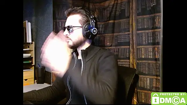 Snapshot of justshutupandwatch chatting on 11-25-25, 06:24 justshutupandwatch online show from 11-25-25, 06:24