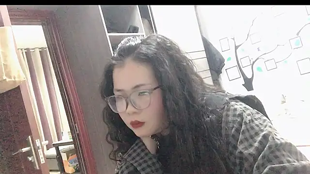 Snapshot of Huahua3187 chatting on 11-25-25, 12:49 Huahua3187 online show from 11-25-25, 12:49