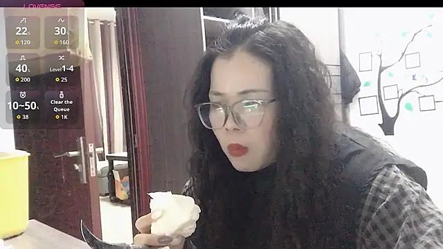 Snapshot of Huahua3187 chatting on 11-26-25, 10:38 Huahua3187 online show from 11-26-25, 10:38