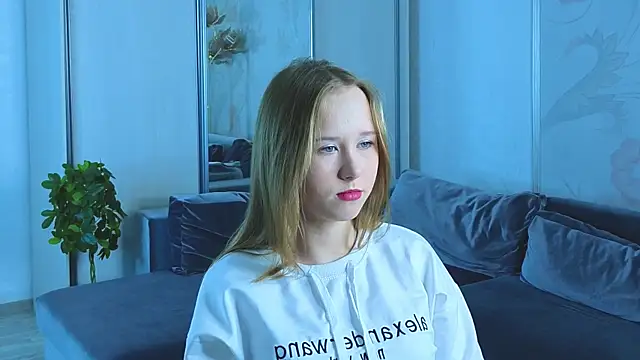 Snapshot of VoidElaris chatting on 12-19-25, 01:51 VoidElaris online show from 12-19-25, 01:51