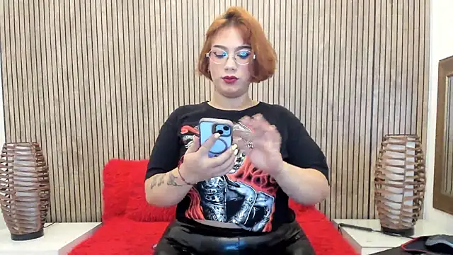 Snapshot of MillyHotsoon chatting on 05-07-26, 03:12 MillyHotsoon online show from 05-07-26, 03:12