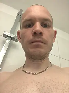 Snapshot of Spielzeugtwink chatting on 06-18-26, 09:19 Spielzeugtwink online show from 06-18-26, 09:19