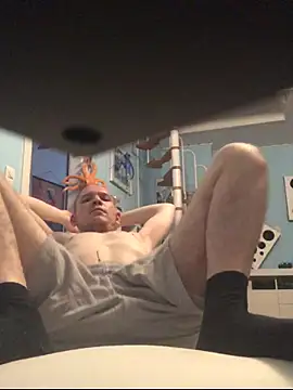 Snapshot of Spielzeugtwink chatting on 06-24-26, 07:24 Spielzeugtwink online show from 06-24-26, 07:24