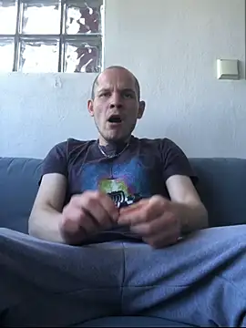 Snapshot of Spielzeugtwink chatting on 07-10-26, 02:52 Spielzeugtwink online show from 07-10-26, 02:52