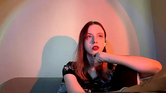 Snapshot of LulyClouds chatting on 11-20-25, 10:26 LulyClouds online show from 11-20-25, 10:26