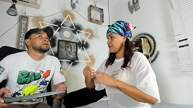 Snapshot of StephaniaAndRandy chatting on 11-27-25, 05:48 StephaniaAndRandy online show from 11-27-25, 05:48