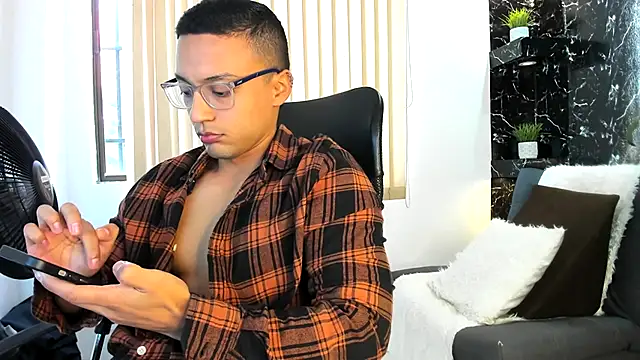 thomas scot1 online show from 11-21-25, 01:21