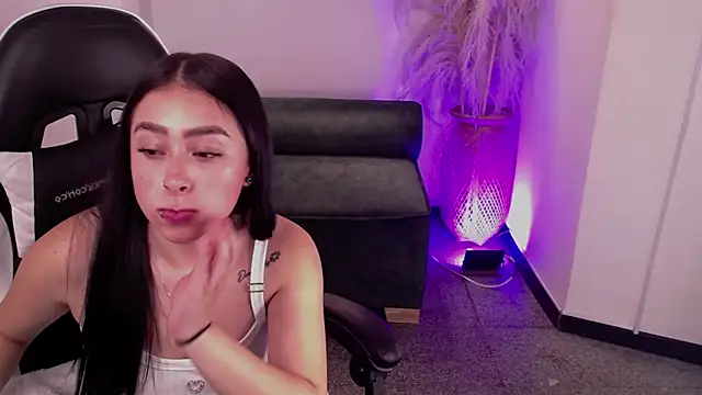 Snapshot of vallolett chatting on 11-20-25, 06:18 vallolett online show from 11-20-25, 06:18