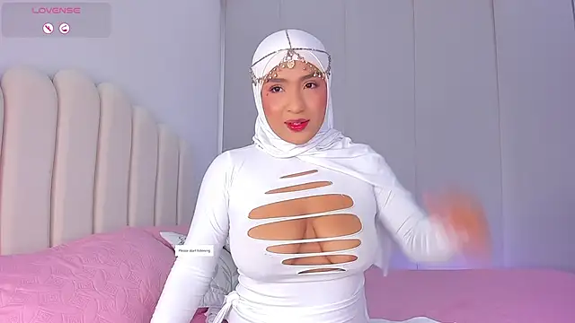 Snapshot of Amira-Zahra chatting on 06-26-26, 10:25 Amira-Zahra online show from 06-26-26, 10:25