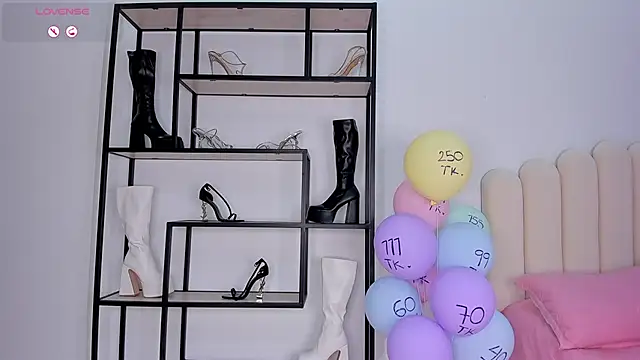 Snapshot of Amira-Zahra chatting on 06-27-26, 10:59 Amira-Zahra online show from 06-27-26, 10:59