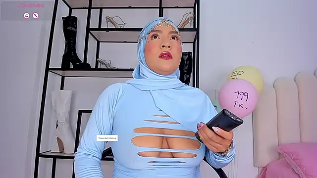 Snapshot of Amira-Zahra chatting on 06-30-26, 10:33 Amira-Zahra online show from 06-30-26, 10:33