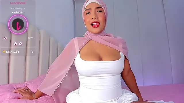 Snapshot of Amira-Zahra chatting on 07-13-26, 10:12 Amira-Zahra online show from 07-13-26, 10:12