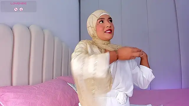 Snapshot of Amira-Zahra chatting on 07-15-26, 11:21 Amira-Zahra online show from 07-15-26, 11:21