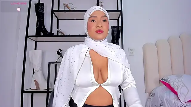 Snapshot of Amira-Zahra chatting on 07-23-26, 10:29 Amira-Zahra online show from 07-23-26, 10:29