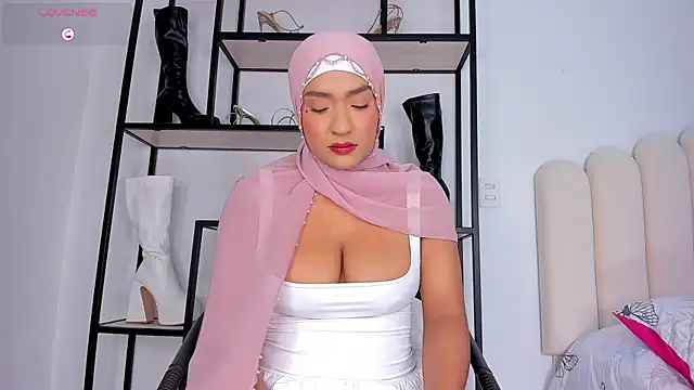 Snapshot of Amira-Zahra chatting on 07-28-26, 10:20 Amira-Zahra online show from 07-28-26, 10:20