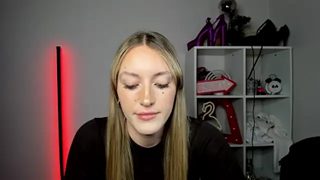 EvelynBlond online show from 04-29-26, 05:30