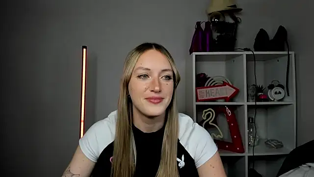 EvelynBlond online show from 05-13-26, 12:46