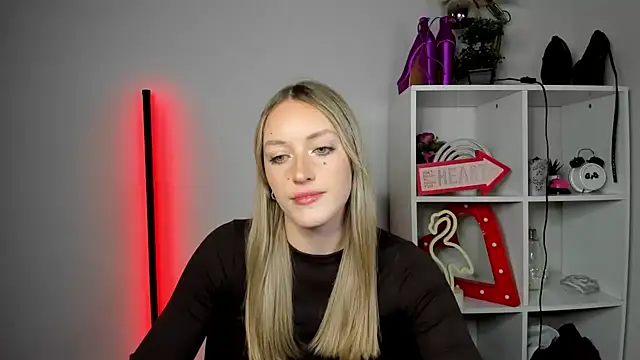 EvelynBlond online show from 05-19-26, 12:44