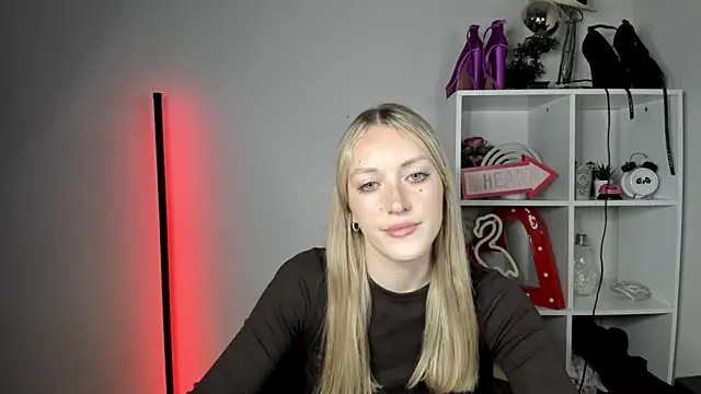 EvelynBlond online show from 06-09-26, 12:39