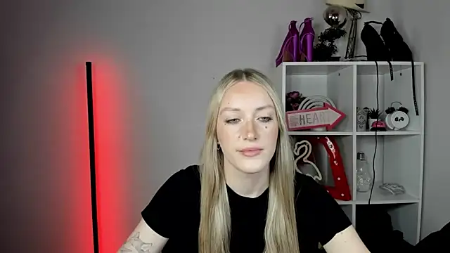 EvelynBlond online show from 06-10-26, 12:37