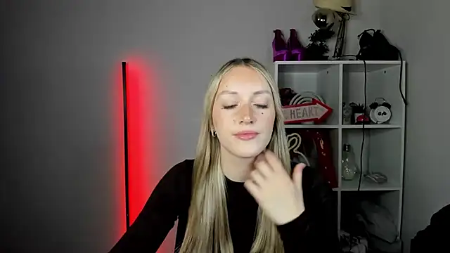 EvelynBlond online show from 06-16-26, 12:41