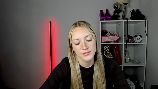 EvelynBlond online show from 06-24-26, 12:37