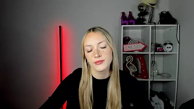 EvelynBlond online show from 06-25-26, 10:20