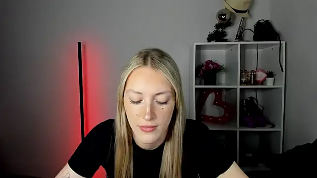 EvelynBlond online show from 07-03-26, 12:44
