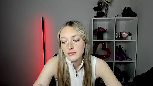 EvelynBlond online show from 07-10-26, 12:41