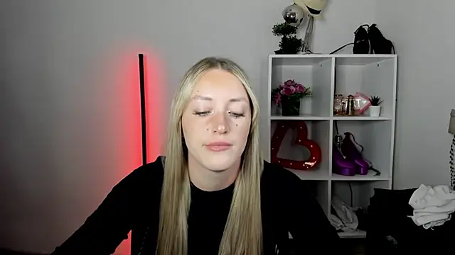 EvelynBlond online show from 07-17-26, 12:45