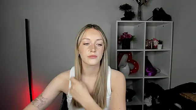 EvelynBlond online show from 08-03-26, 12:43