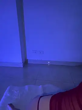 Snapshot of Little__Danni1 chatting on 12-21-25, 02:41 Little Danni1 online show from 12-21-25, 02:41