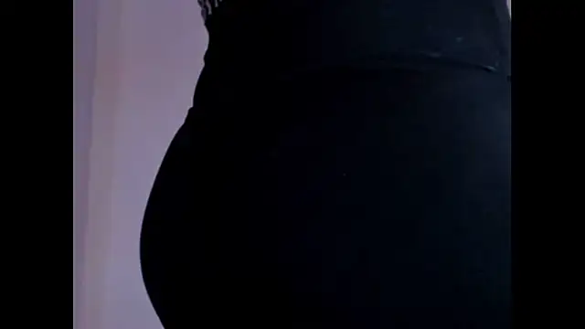 Snapshot of Little__Danni1 chatting on 12-23-25, 01:25 Little Danni1 online show from 12-23-25, 01:25