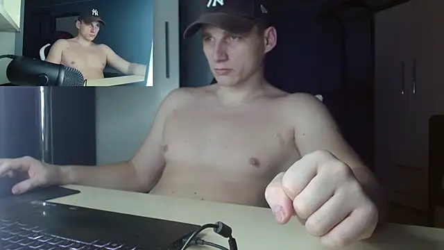 Snapshot of Poliglotjoe1 chatting on 12-16-25, 05:40 Poliglotjoe1 online show from 12-16-25, 05:40