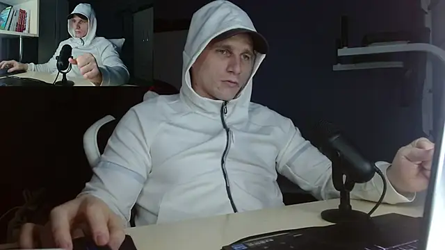 Snapshot of Poliglotjoe1 chatting on 12-17-25, 06:41 Poliglotjoe1 online show from 12-17-25, 06:41