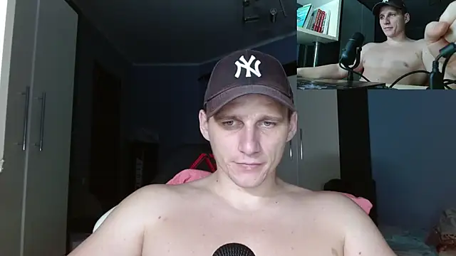 Snapshot of Poliglotjoe1 chatting on 12-21-25, 06:31 Poliglotjoe1 online show from 12-21-25, 06:31