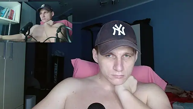 Snapshot of Poliglotjoe1 chatting on 12-22-25, 09:06 Poliglotjoe1 online show from 12-22-25, 09:06