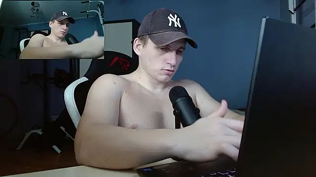 Snapshot of Poliglotjoe1 chatting on 01-10-26, 01:02 Poliglotjoe1 online show from 01-10-26, 01:02