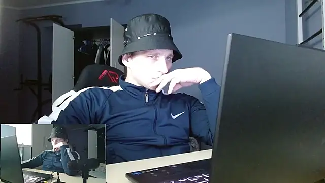 Snapshot of Poliglotjoe1 chatting on 02-05-26, 07:40 Poliglotjoe1 online show from 02-05-26, 07:40