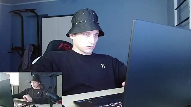 Snapshot of Poliglotjoe1 chatting on 02-06-26, 11:46 Poliglotjoe1 online show from 02-06-26, 11:46