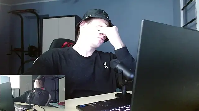 Snapshot of Poliglotjoe1 chatting on 02-07-26, 08:45 Poliglotjoe1 online show from 02-07-26, 08:45